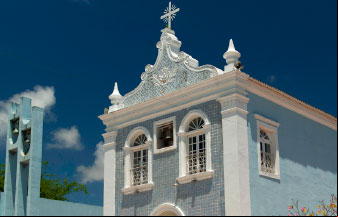 Revestimento em azulejos de igreja histórica no Bebedouro está sendo preservado